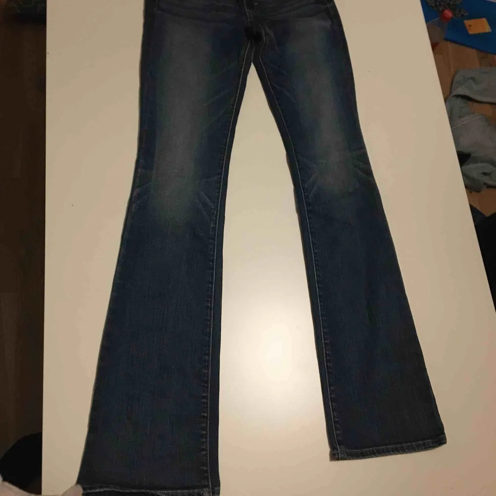 Kickboot jeans från amerikan eagle använt sparsamt så gott som nya. Jeans & Byxor.