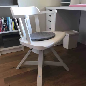  - En jättefin vit skrivbordsstol från Ikea!