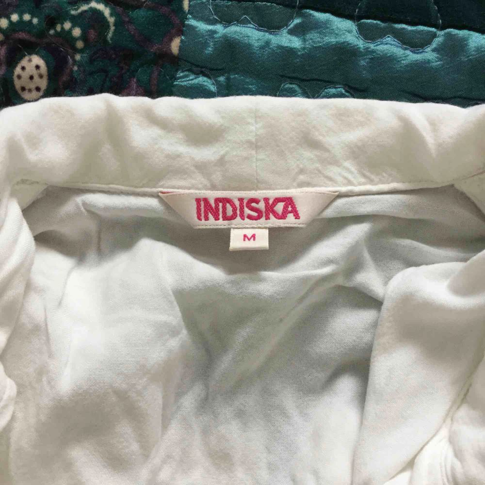 Mysig, oanvänd pyjamas från Indiska. Råka tvätta den för varmt så skulle säga att den gått från en M/L till en S/M. 🍃🌱🌻 möts upp eller fraktar. . Övrigt.
