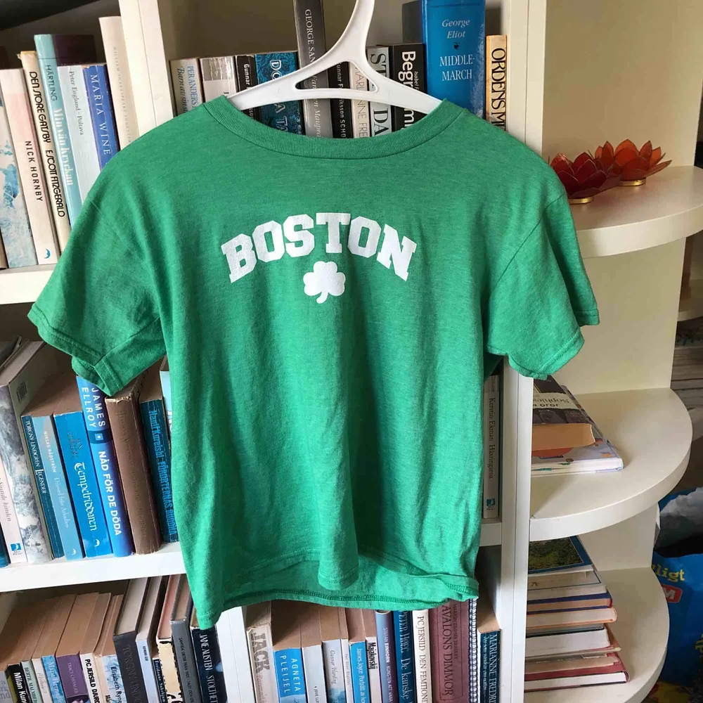 Tröja med Boston motiv🥰 Om du vill ha bild på hur den ser ut på så kan du bara fråga!. T-shirts.