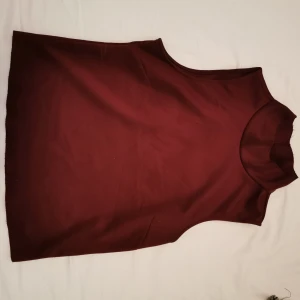  - Croppad topp från Zara. Snygg färg! 