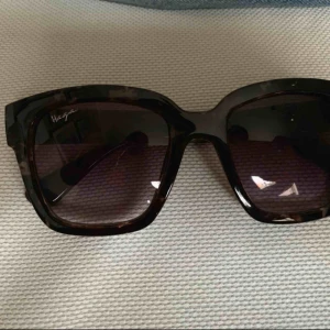  - Superfina solglasögon, aldrig använda. 