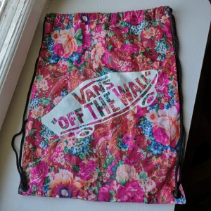  - Snygg benched bag från Vans 