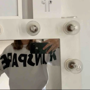  - En lite oversized tröja med tryck ifrån bikbok inte använd många ggr. Säljer för kommer inte till användning. Köparen står för frakten