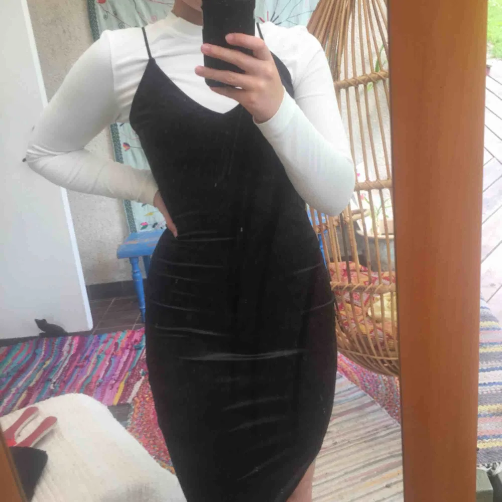 Super fin helt ny klänning från bik bok, skönt material ( bild 3 ) med lite stretch, köpare står för frakt :). Klänningar.