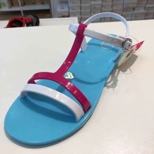  - Helt nya skor I stl 34