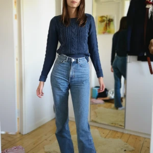  - Fin blå stickad tröja i bra kvalitet! ✨