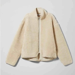  - En oanvänd höst jacka från Weekday. 