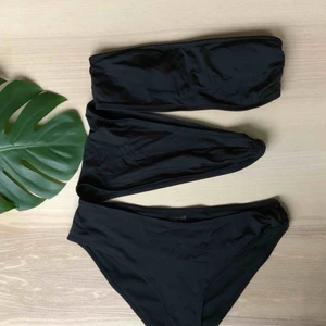  - Svart Baddräkt, knappt använd