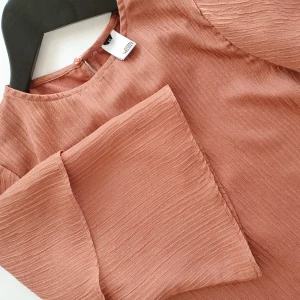  - Volangärmad blus från visual clothing projekt, MQ 