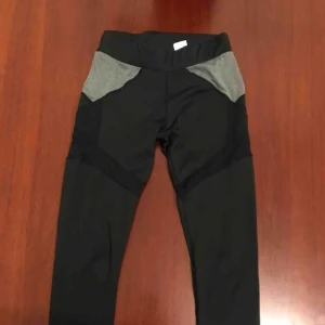  - Súper snygga Leggins till the work out. Med nät detaljer.   Unknow märke. Kan dubbelkollas 