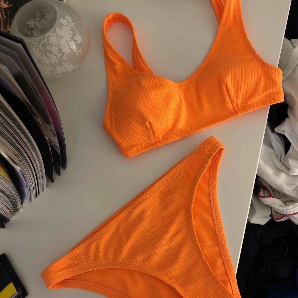 Helt oanvänd neon orange bikini | Plick Second Hand