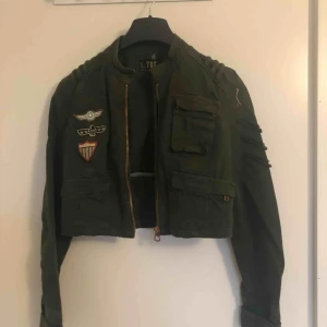  - Militär jacka i ny skick 