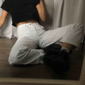  - Vita caterpillar-byxor! Asnice men tyvärr för stora för mig :-/ 