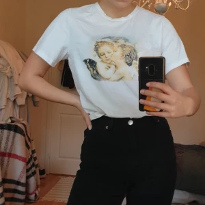  - Super gullig, vintage aktig t-shirt. Sprillans ny!