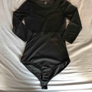  - Svart body från newyorker. Använd 1 gång, säljer för 50kr inklusive frakt. 