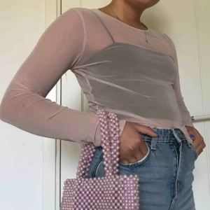  - Ljusrosa meshtröja från hm. Superfin med bralette under eller med en T-shirt över. Aldrig använd så bra skick! Frakt ingår i priset men kan mötas upp i Karlstad! 