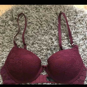  - Helt ny bh, går att ta bort axelbanden, skriv vid intresse eller frågor❤️  70:- inkl frakt 