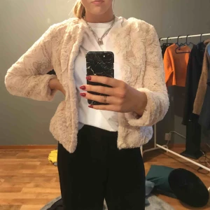  - Jättemysig höstjacka från vero moda🥰 köparen står för frakten.