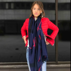  - Aldrig använd pågrund att jag köpte två och sen blev de bara att jag använde den andra i en annan färg