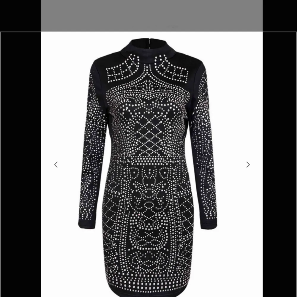 Super snyggt lyxig klänning från DM. Väldigt populär och ombloggad. . Klänningar.