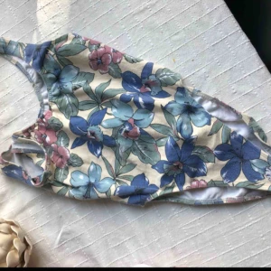  - Vintage body, fin till ett par jeans eller en kjol!  Gissar på en XS-S 