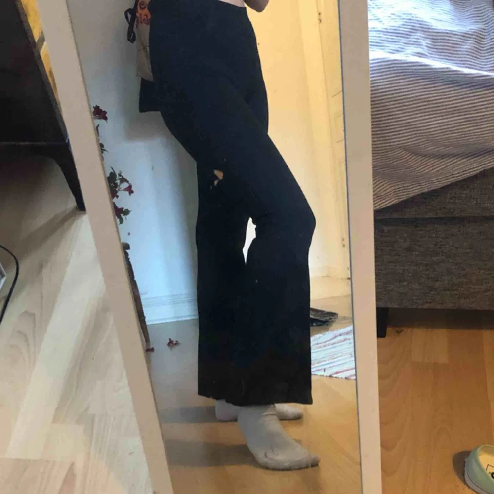 De legendariska bootcuttightsen från Gina!! Bra skick!! Köpare står för frakt . Jeans & Byxor.