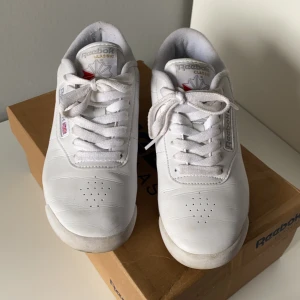Reebok skor - Gott skick,använd fåtal gånger. Säljer för 120 kr ,köparen står för frakt:) 