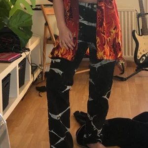 Weekday byxor - Dessa byxor har blivit för små för mig, har ett litet hål mellan benen men det syns inte alls