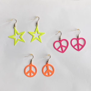 Örhängen - Coola och ovanliga örhängen! 10kr styck, 25kr för alla tre. Köparen står för frakt, kan mötas i Stockholm ⭐️