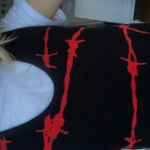 Stickat linne  - Snyggt stickat linne från stolen girlfriend club☺️ Använd ett fåtal gånger, kvalite 9/10🤩  Köot från en butik som heter ”badkidds” 