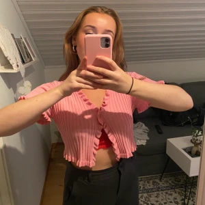 Kofta - Supersöt kofta med en knapp i mitten. Använd ett få tal gånger 