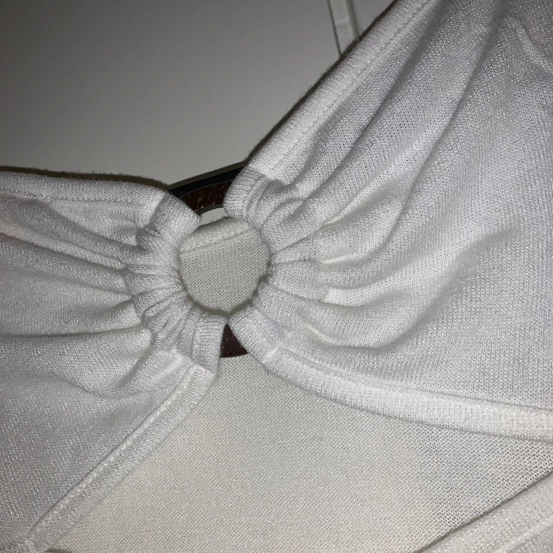 Topp med träknopp bak💓