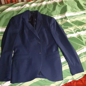 Kavaj  - Bra skick. Kavaj Tiger of Sweden. Bör kemas pga skrynklig. 