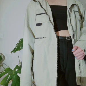 Oversize höstjacka - En retro jacka som står emot vind. Passar perfekt nu till hösten🍁🥰 köparen står för frakt