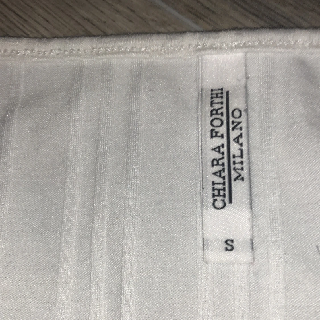 Fett fin vit tröja från Chiara Forthi🤍  - 91