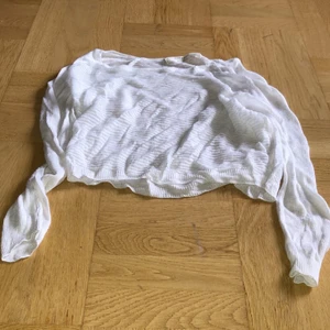 Fin - Så fin gammal lite genomskinlig men väldigt fin, skriv privat för flertal med bilder! 