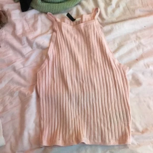 Rosa linne - Ett rosa linne från H&M i L, upphämtning i Stockholm eller frakta (ca 60kr extra)