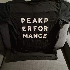 Säljer en peak T-shirt använd ca 2 gånger så den är som ny liten I storleken. OBS Dålig bild