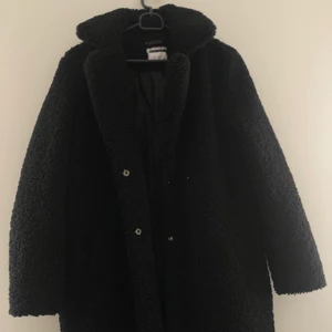 Teddy kappa - Teddy kappa från noisy may. Jättebra skick då den är använd få gånger förra vintern! Storlek M men passar xs och s med! 400!