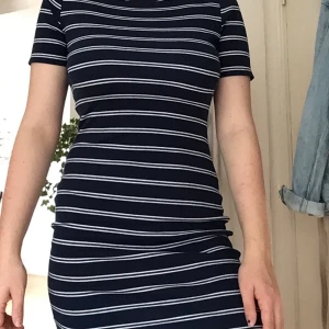 klänning 🌹 - Supermysig klänning i bomull av det lite varmare slaget. Perfekt till hösten! 🍄🍁