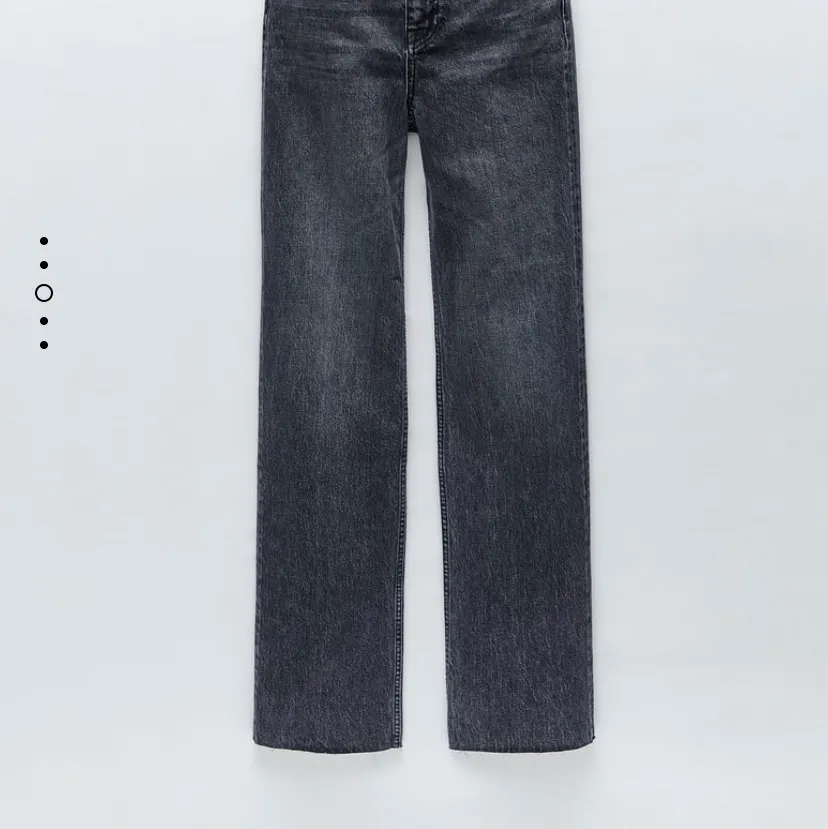 Säljer mina gråa zara jeans i storlek 38, aldrig använda endast testade!!. Jeans & Byxor.