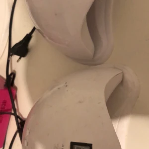 UV LAMPOR  - säljer 2 uvlampor som funkar mycket bra bara lite smutsiga som bilden själv visar. Finns från 10-60 sekunder knappar. Går även att köpa en själv för 200kr  båda för 400kr