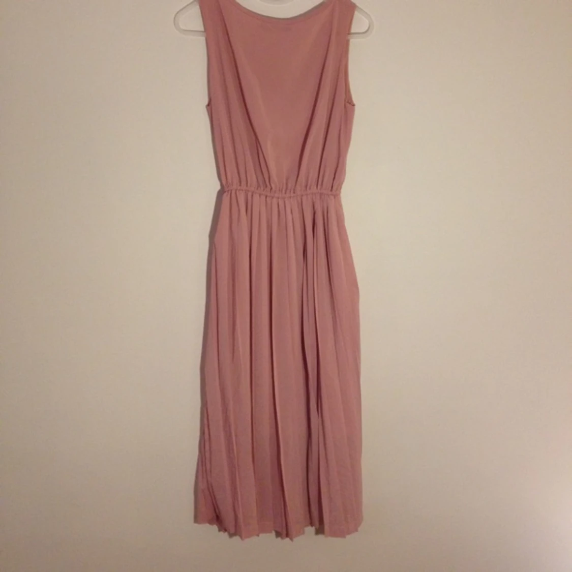 Ankellång, gammelrosa, oanvänd klänning.  - 1378239031
