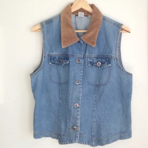 Jeansväst med manchesterkrage - Jeansväst med manchesterkrage