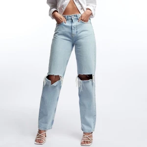 Jeans - 90s highwaisted jeans från Gina Tricot✨ säljer då dem ej kommer till användning längre! Frakt tillkommer