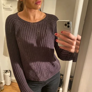 Grå/svart Tröja - Mjukt stickad tröja från H&M i strl. S ☺️                                 Färg: Grå/Svart