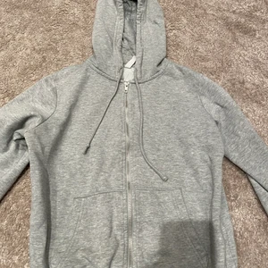 Grå kofta  - Fin och skön grå kofta (vet inte märket) 