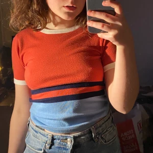 Brandy Melville t-shirt  - Brandy Melville tröja i fint skick, start pris 50 kr buda i kommentarerna!❤️