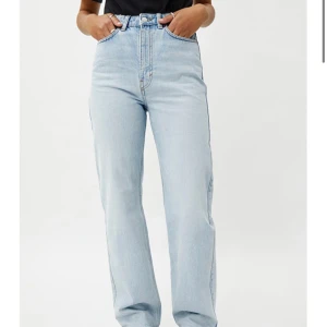 Weekday rowe  - Superfina jeans som va för små för mig, fint skick! Skriv för å se fler bilder. Storlek 24/30